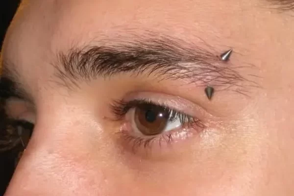 Eyebrow Piercing in Ibiza (3)