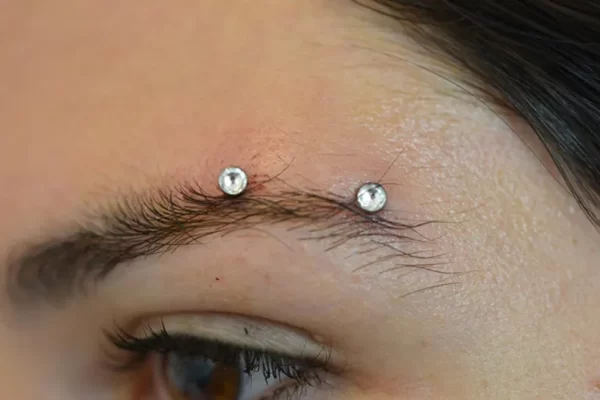 Eyebrow Piercing in Ibiza (6)