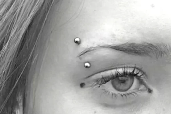 Eyebrow Piercing in Ibiza (7)