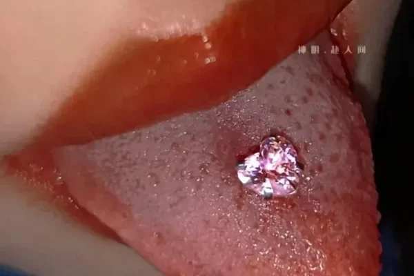 Tongue Piercing on Ibiza (10)