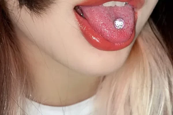 Tongue Piercing on Ibiza (2)