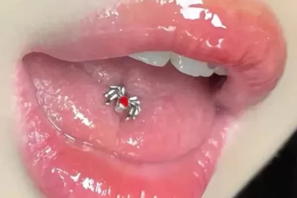 Tongue Piercing on Ibiza (3)